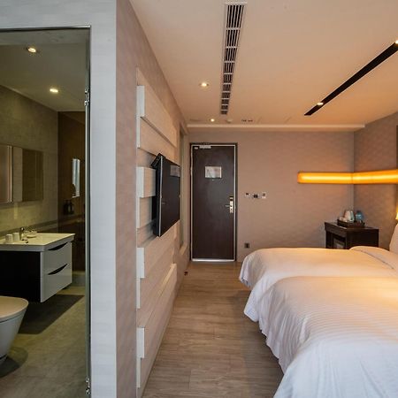 Fengjia Hotel Bell Taichung Bagian luar foto