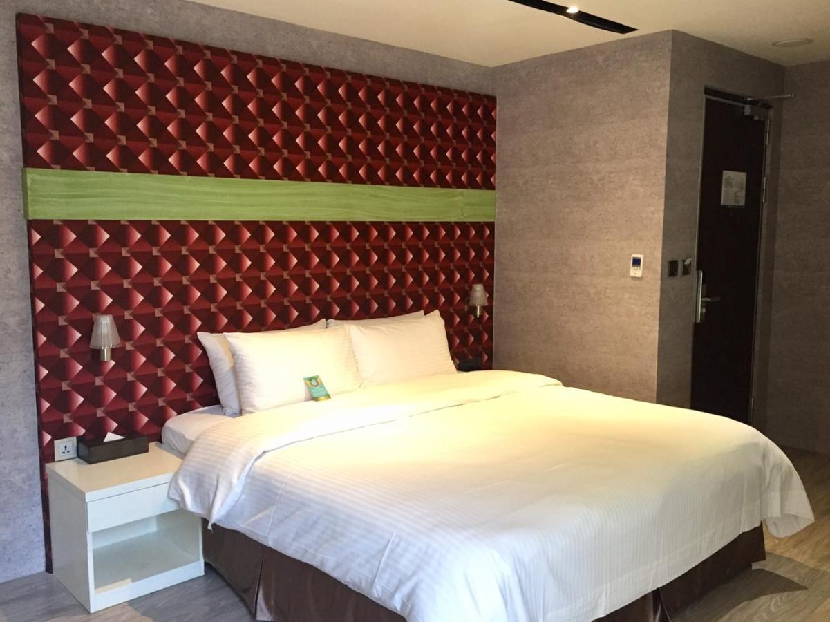 Fengjia Hotel Bell Taichung Bagian luar foto