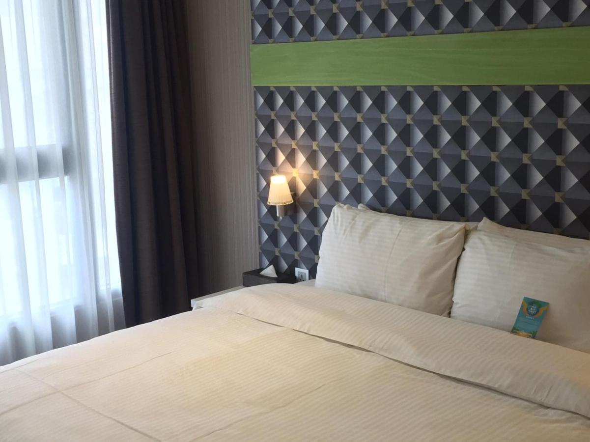 Fengjia Hotel Bell Taichung Bagian luar foto
