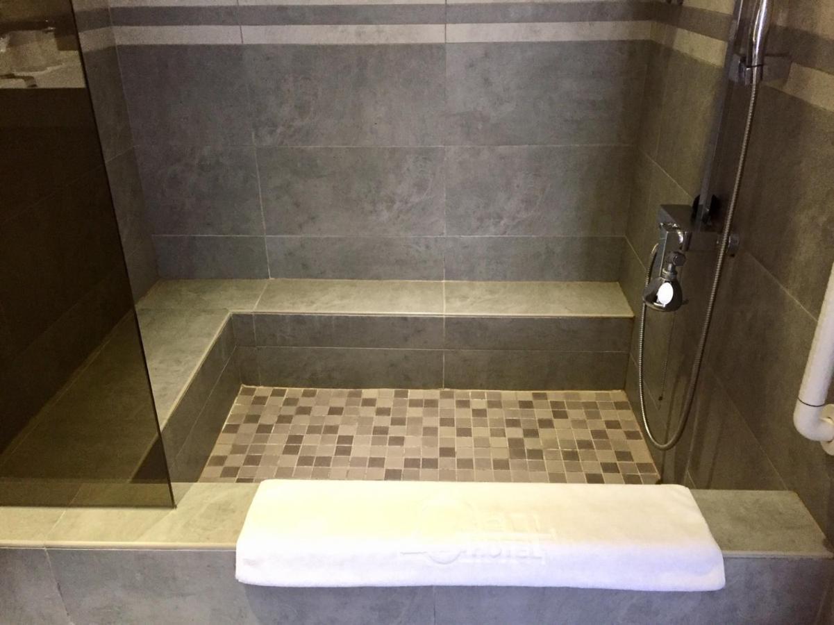 Fengjia Hotel Bell Taichung Bagian luar foto