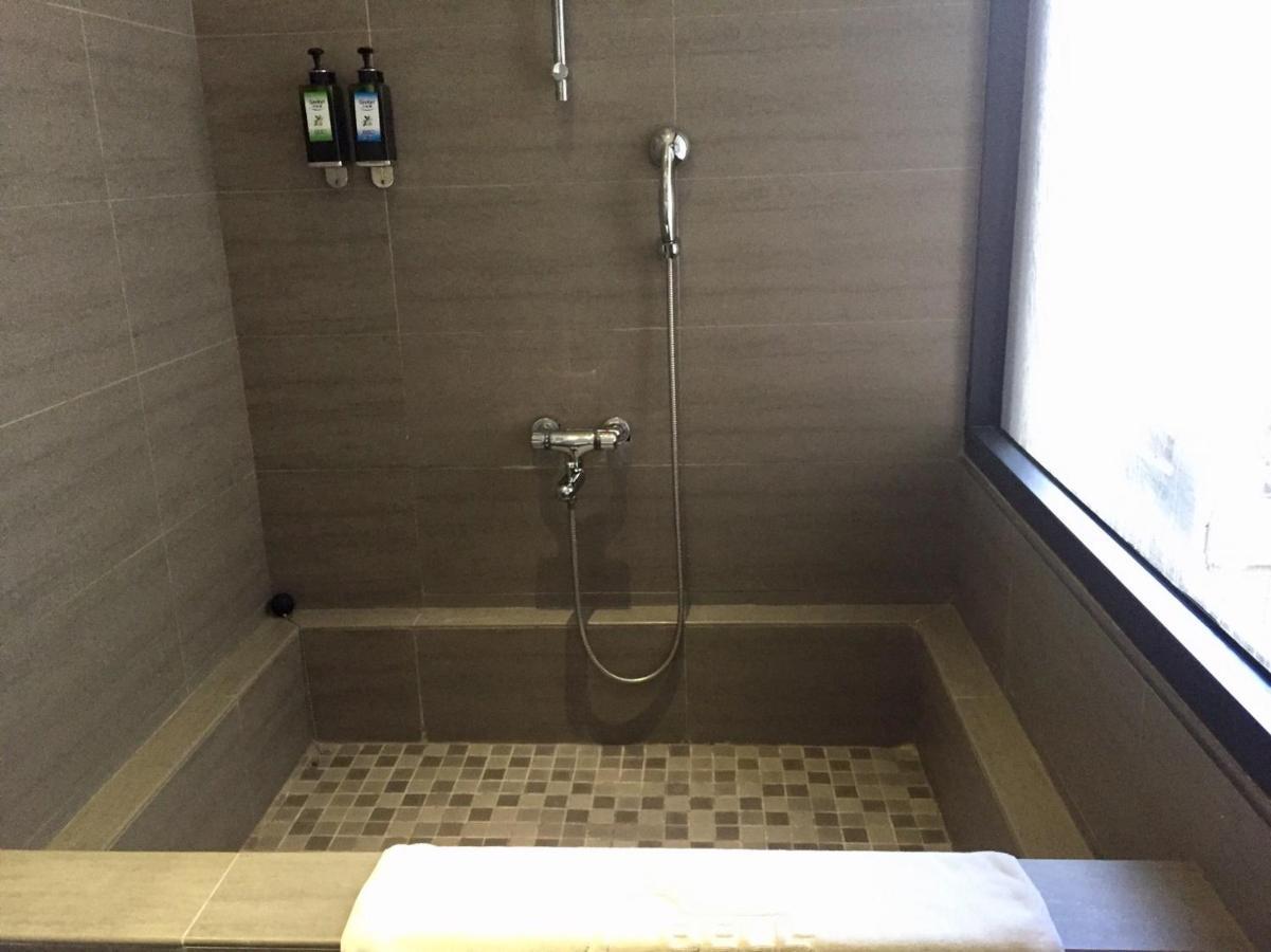 Fengjia Hotel Bell Taichung Bagian luar foto