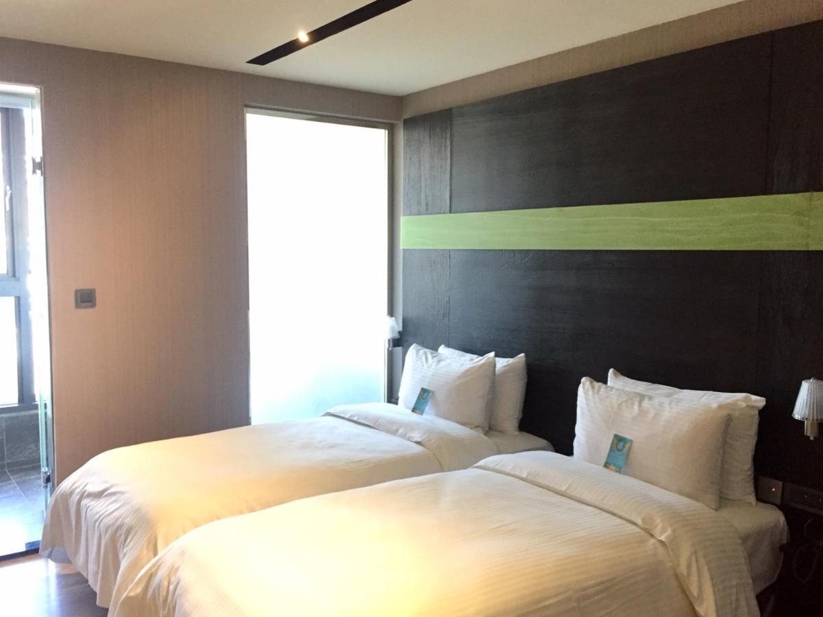 Fengjia Hotel Bell Taichung Bagian luar foto