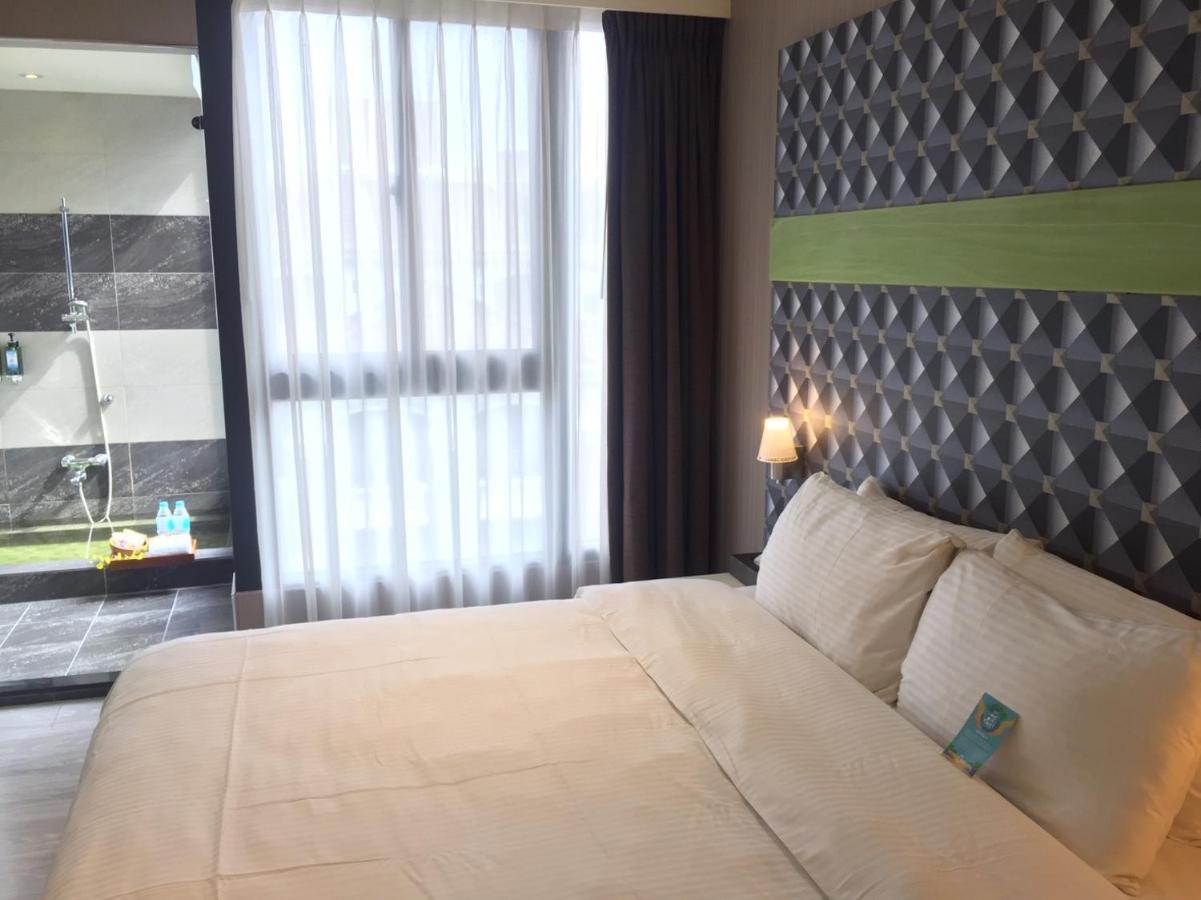 Fengjia Hotel Bell Taichung Bagian luar foto