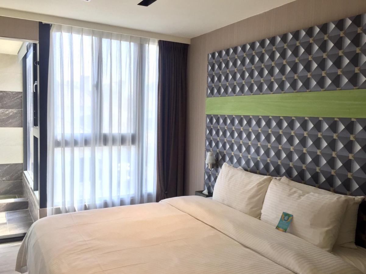 Fengjia Hotel Bell Taichung Bagian luar foto