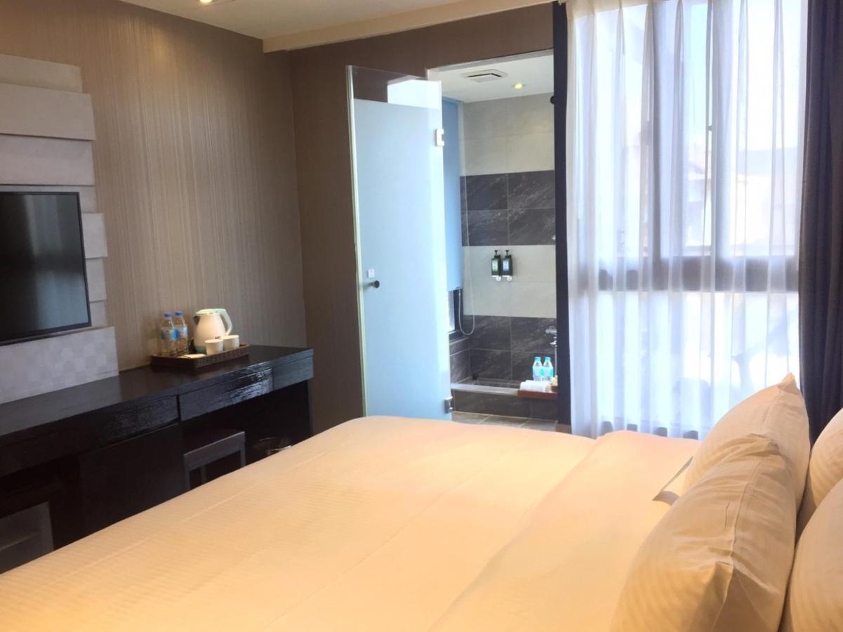 Fengjia Hotel Bell Taichung Bagian luar foto