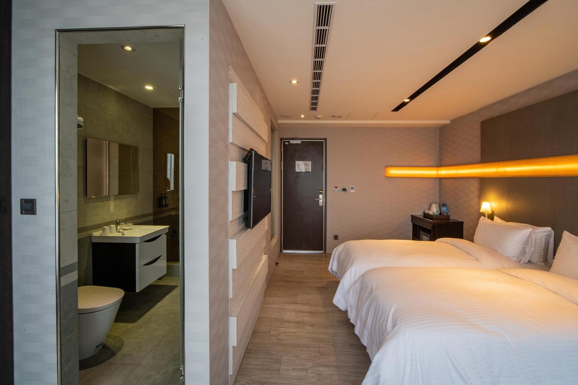 Fengjia Hotel Bell Taichung Bagian luar foto
