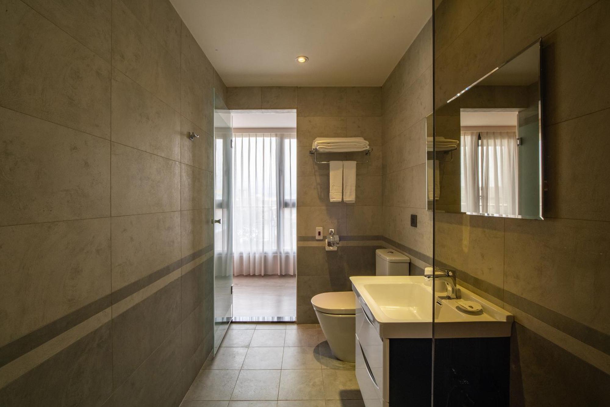 Fengjia Hotel Bell Taichung Bagian luar foto