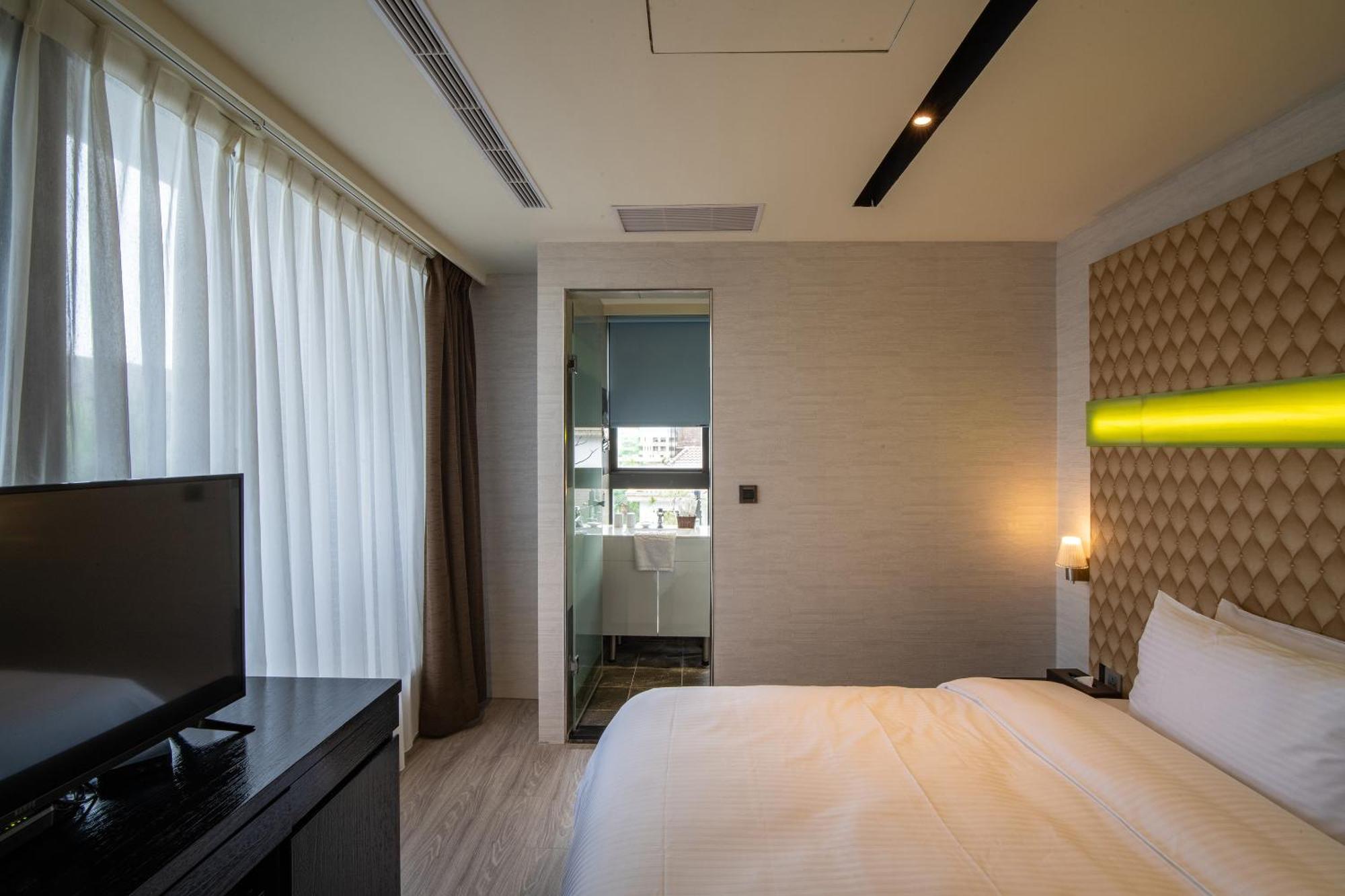Fengjia Hotel Bell Taichung Bagian luar foto