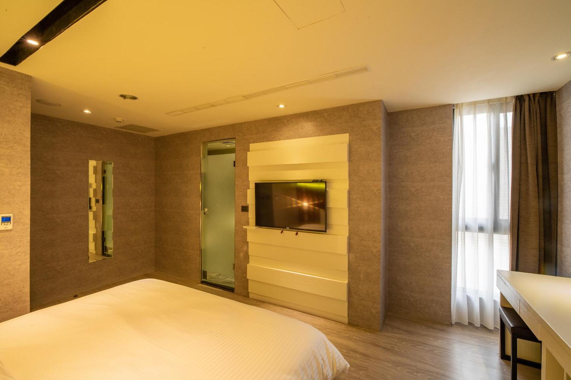 Fengjia Hotel Bell Taichung Bagian luar foto