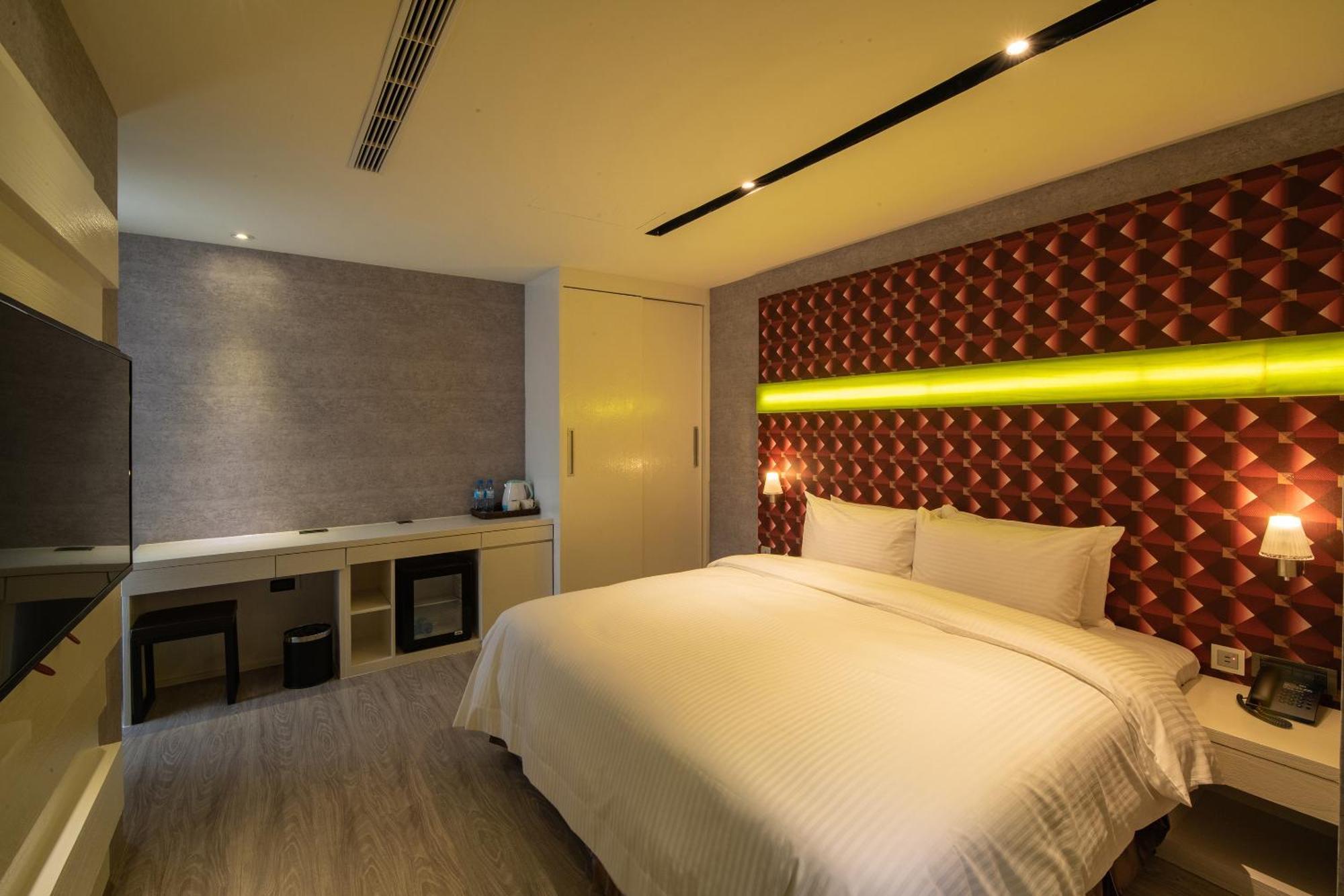 Fengjia Hotel Bell Taichung Bagian luar foto