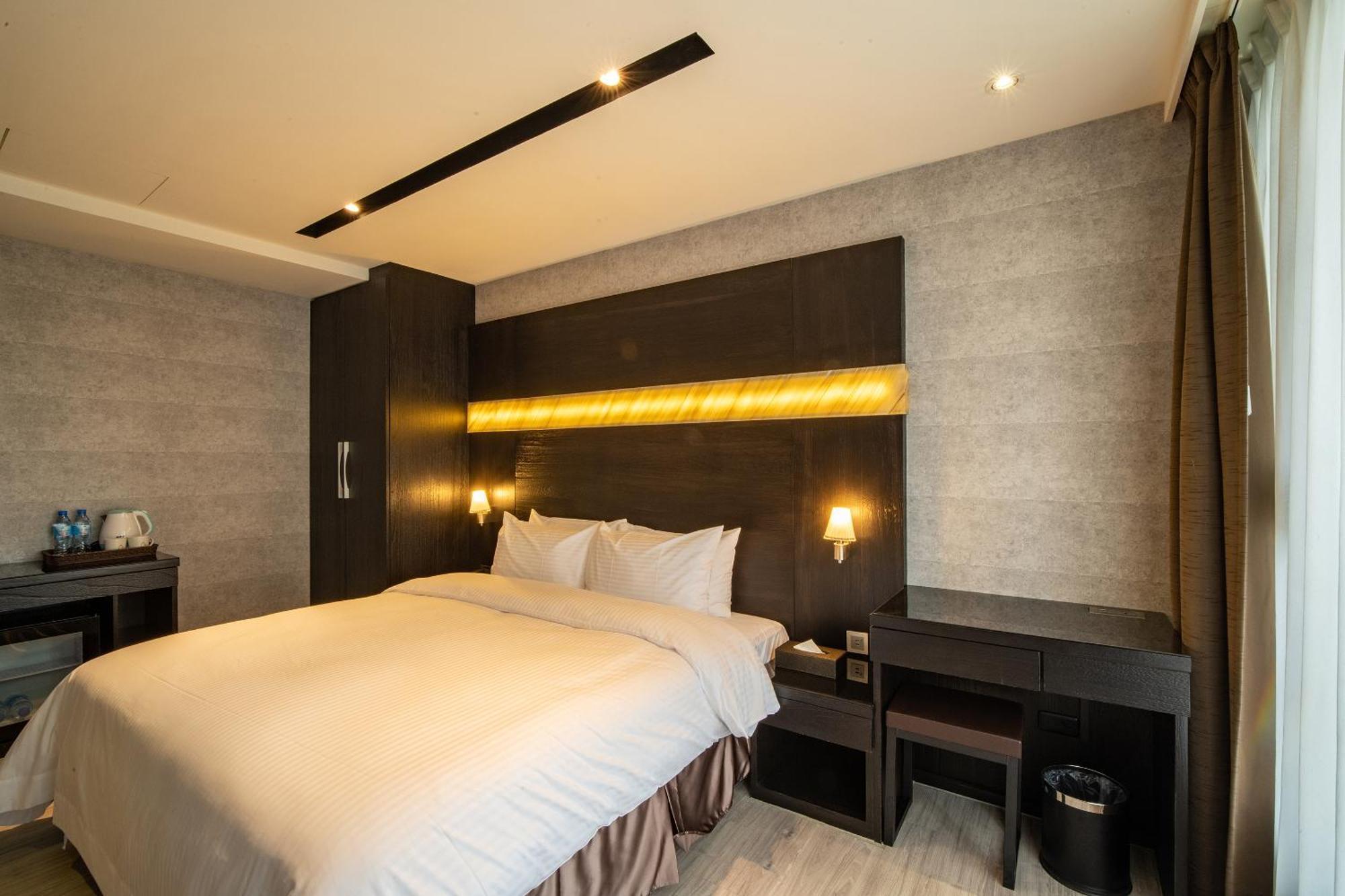Fengjia Hotel Bell Taichung Bagian luar foto