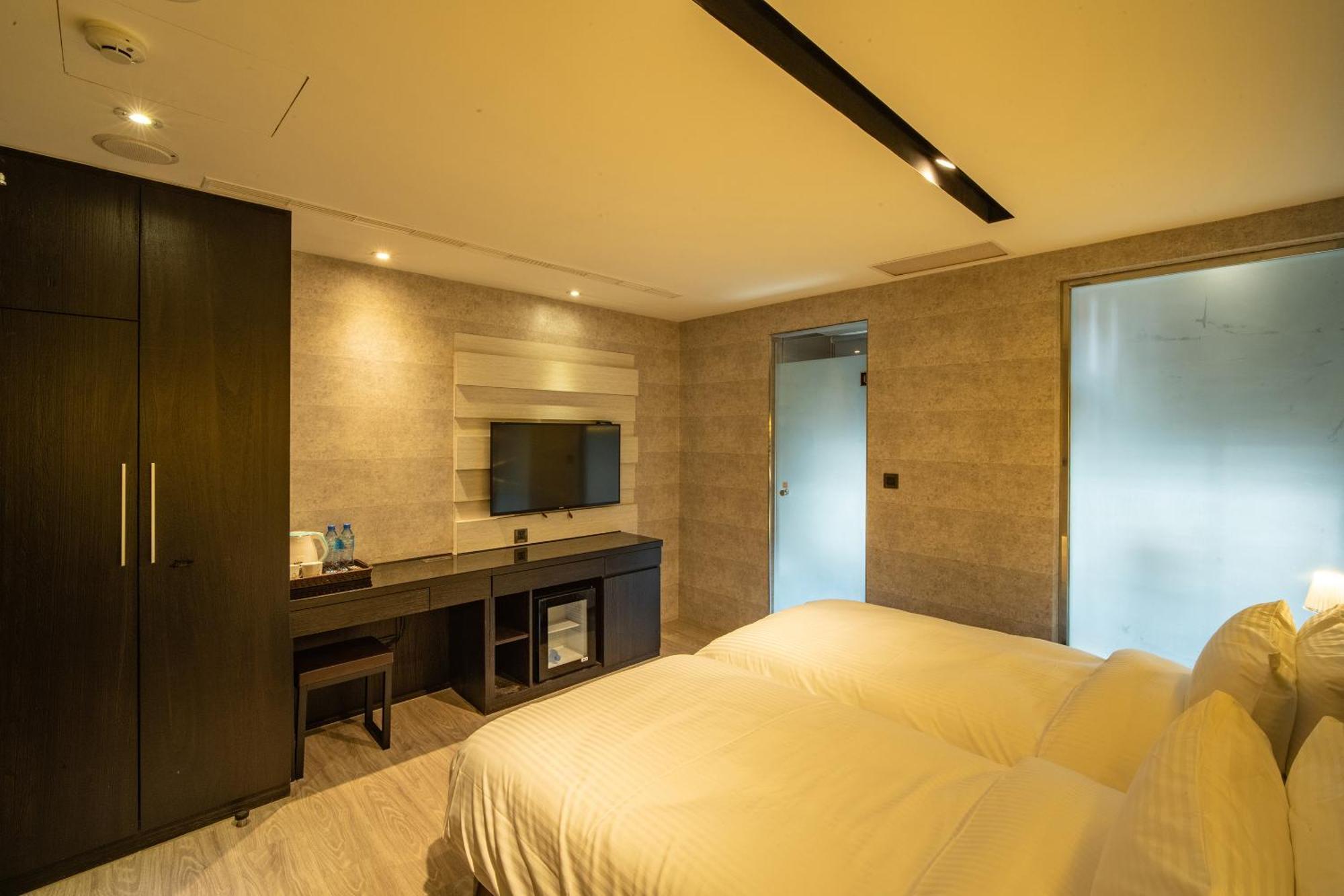 Fengjia Hotel Bell Taichung Bagian luar foto