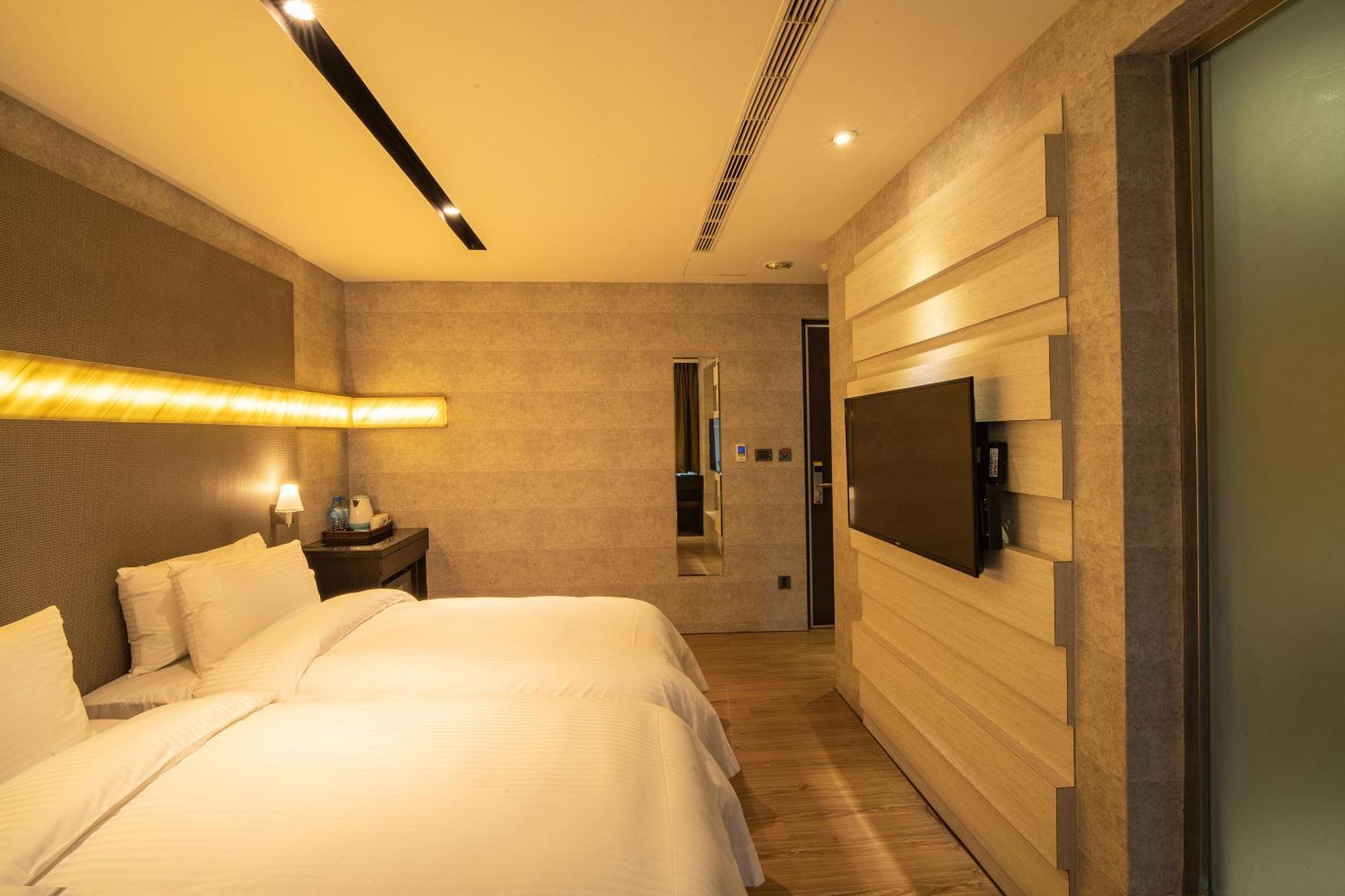 Fengjia Hotel Bell Taichung Bagian luar foto