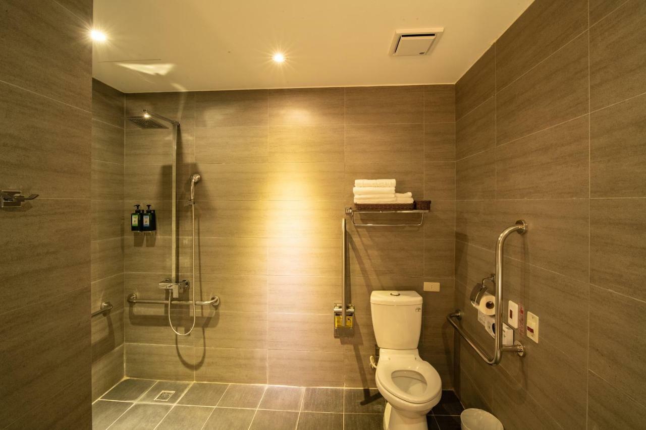 Fengjia Hotel Bell Taichung Bagian luar foto
